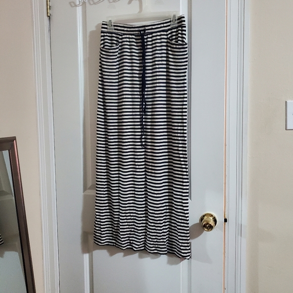 Maxi skirt w/ pockets and drawstring - Picture 1 of 3